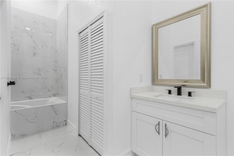 Villa ou maison à vendre à Lehigh Acres, Floride: 4 chambres, 202.53 m2 № 1957810 - photo 6