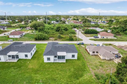 Villa ou maison à vendre à Lehigh Acres, Floride: 4 chambres, 202.53 m2 № 1957810 - photo 22