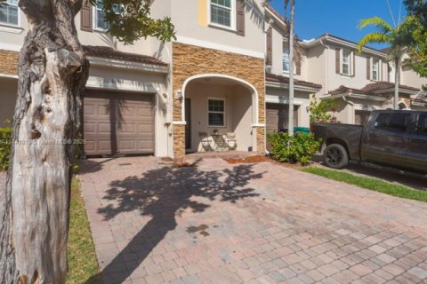 Townhouse in Cutler Bay, Florida 3 bedrooms, 162.3 sq.m. № 1710749 - photo 4