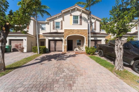 Townhouse in Cutler Bay, Florida 3 bedrooms, 162.3 sq.m. № 1710749 - photo 3