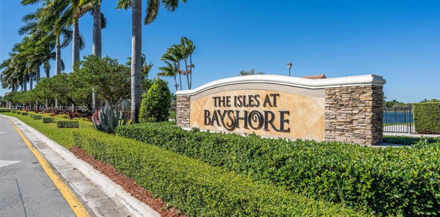Townhouse in Cutler Bay, Florida 3 bedrooms, 162.3 sq.m. № 1710749