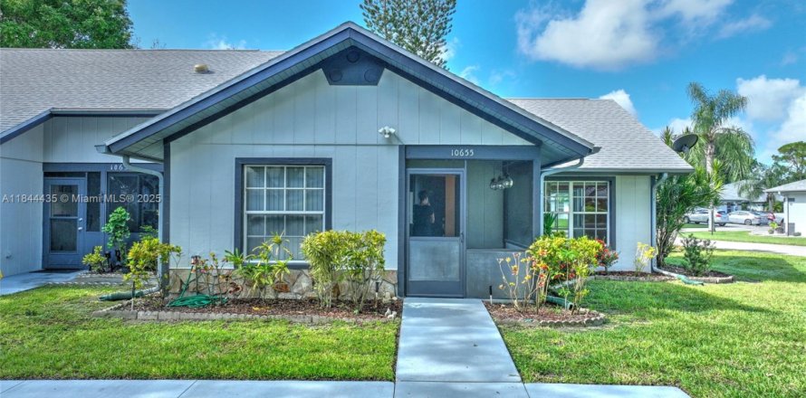 House in Lehigh Acres, Florida 2 bedrooms № 1940625