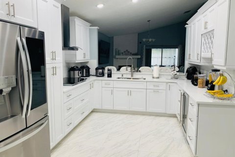 House in Apopka, Florida 3 bedrooms, 143.44 sq.m. № 2216411 - photo 5