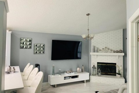 House in Apopka, Florida 3 bedrooms, 143.44 sq.m. № 2216411 - photo 8