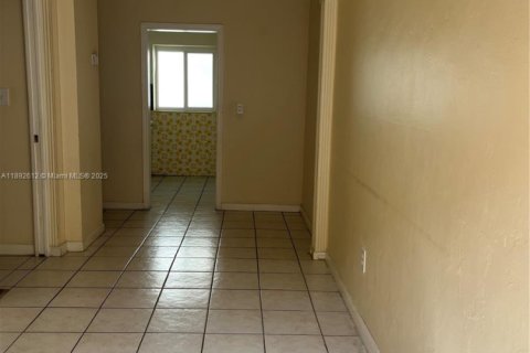 Appartement à louer à Miami, Floride: 1 chambre, 317.35 m2 № 1946381 - photo 2