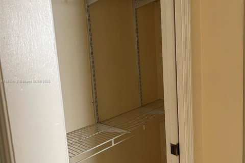 Appartement à louer à Miami, Floride: 1 chambre, 317.35 m2 № 1946381 - photo 5