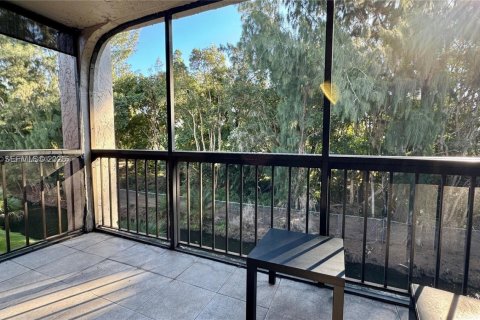 Condo in Davie, Florida, 2 bedrooms № 1990419 - photo 3