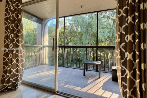 Condo in Davie, Florida, 2 bedrooms № 1990419 - photo 2