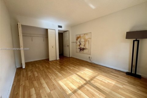 Condo in Davie, Florida, 2 bedrooms № 1990419 - photo 8