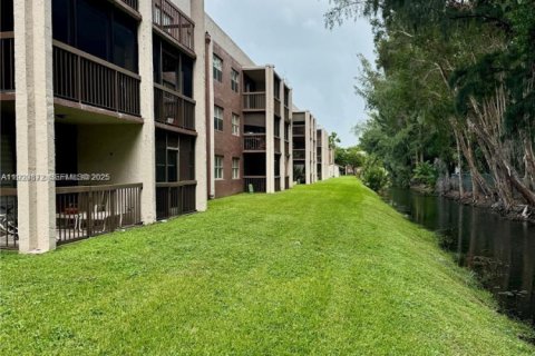 Condo in Davie, Florida, 2 bedrooms № 1990419 - photo 14