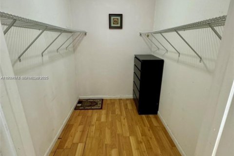 Condo in Davie, Florida, 2 bedrooms № 1990419 - photo 12