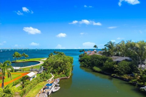 Casa en venta en Miami, Florida, 5 dormitorios, 397.62 m2 № 1999669 - foto 7