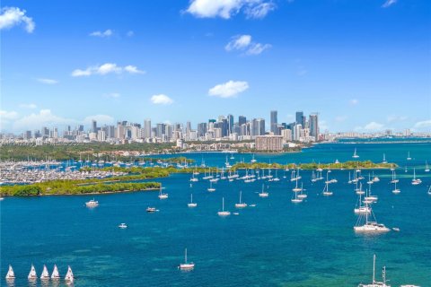 Casa en venta en Miami, Florida, 5 dormitorios, 397.62 m2 № 1999669 - foto 9