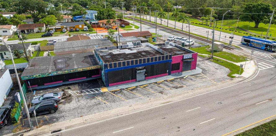 Immobilier commercial à Miami, Floride № 1729179