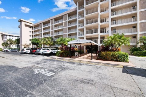 Copropriété à louer à Pompano Beach, Floride: 1 chambre, 89.19 m2 № 2085968 - photo 2