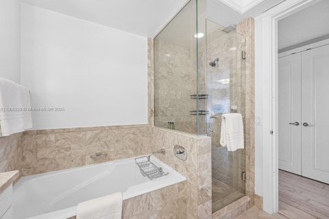 Condominio en alquiler en Miami, Florida, 2 dormitorios, 180.79 m2 № 2012534 - foto 15