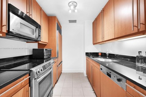Condominio en alquiler en Miami, Florida, 2 dormitorios, 180.79 m2 № 2012534 - foto 23