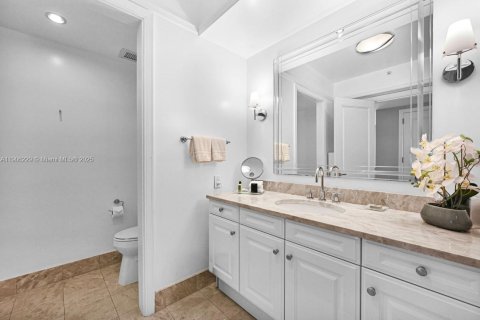 Condominio en alquiler en Miami, Florida, 2 dormitorios, 180.79 m2 № 2012534 - foto 16