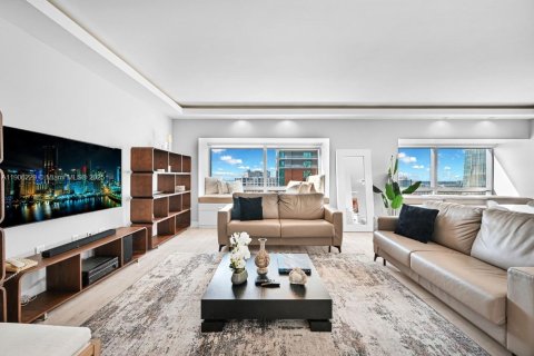 Condominio en alquiler en Miami, Florida, 2 dormitorios, 180.79 m2 № 2012534 - foto 30
