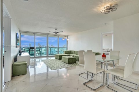 Condominio en venta en Miami Beach, Florida, 2 dormitorios, 144 m2 № 1934896 - foto 3