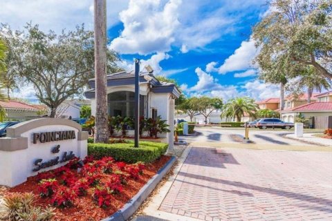 House in Miami, Florida 3 bedrooms, 145.02 sq.m. № 1930272 - photo 4