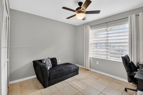 House in Miami, Florida 3 bedrooms, 145.02 sq.m. № 1930272 - photo 18