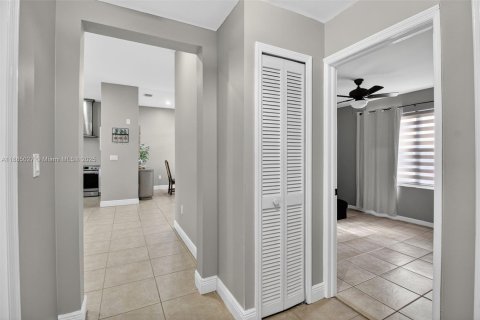 House in Miami, Florida 3 bedrooms, 145.02 sq.m. № 1930272 - photo 19