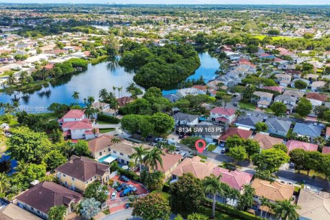 House in Miami, Florida 3 bedrooms, 145.02 sq.m. № 1930272 - photo 2