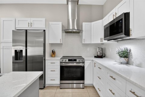 House in Miami, Florida 3 bedrooms, 145.02 sq.m. № 1930272 - photo 8