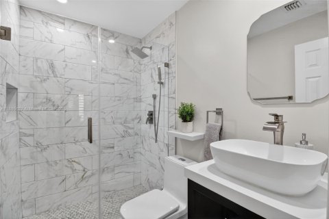 House in Miami, Florida 3 bedrooms, 145.02 sq.m. № 1930272 - photo 17