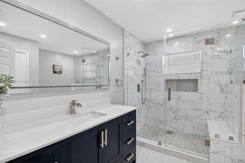 House in Miami, Florida 3 bedrooms, 145.02 sq.m. № 1930272 - photo 12
