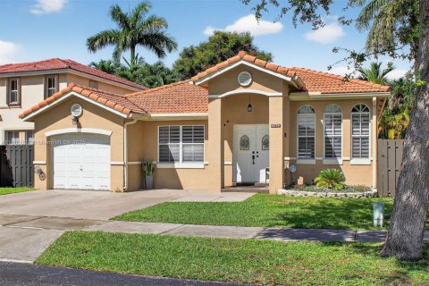House in Miami, Florida 3 bedrooms, 145.02 sq.m. № 1930272 - photo 1