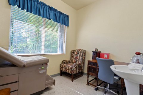 Commercial property in Homestead, Florida № 1890469 - photo 10
