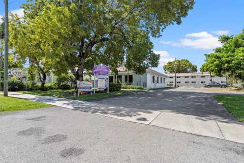Commercial property in Homestead, Florida № 1890469 - photo 25
