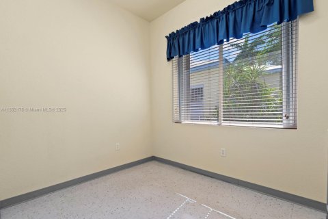 Commercial property in Homestead, Florida № 1890469 - photo 9