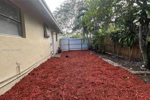 House in Fort Lauderdale, Florida 2 bedrooms, 75.81 sq.m. № 2008334 - photo 21