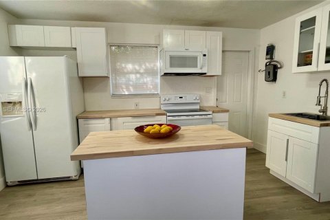 House in Fort Lauderdale, Florida 2 bedrooms, 75.81 sq.m. № 2008334 - photo 15