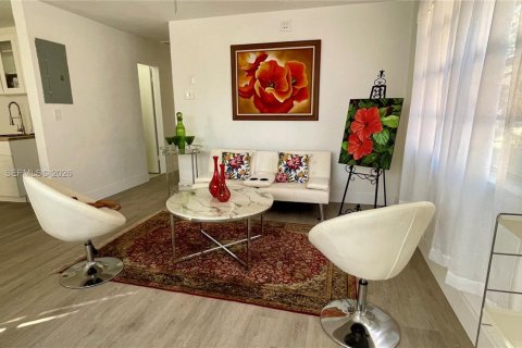 House in Fort Lauderdale, Florida 2 bedrooms, 75.81 sq.m. № 2008334 - photo 12