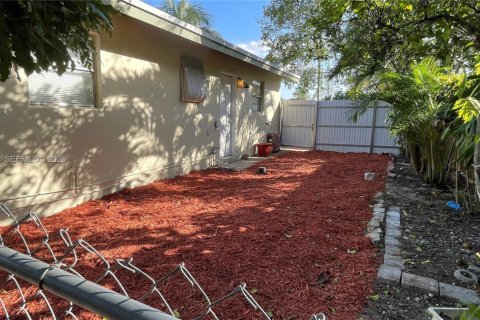 House in Fort Lauderdale, Florida 2 bedrooms, 75.81 sq.m. № 2008334 - photo 6
