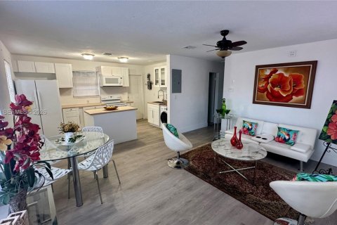 Villa ou maison à vendre à Fort Lauderdale, Floride: 2 chambres, 75.81 m2 № 2008334 - photo 28