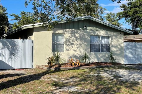 House in Fort Lauderdale, Florida 2 bedrooms, 75.81 sq.m. № 2008334 - photo 24