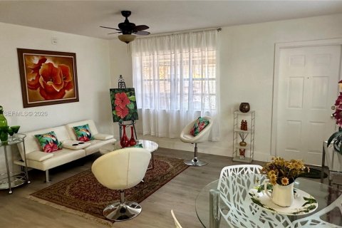 Villa ou maison à vendre à Fort Lauderdale, Floride: 2 chambres, 75.81 m2 № 2008334 - photo 30