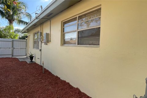 House in Fort Lauderdale, Florida 2 bedrooms, 75.81 sq.m. № 2008334 - photo 7