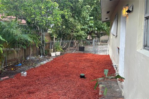 House in Fort Lauderdale, Florida 2 bedrooms, 75.81 sq.m. № 2008334 - photo 22