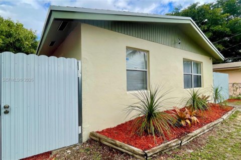 House in Fort Lauderdale, Florida 2 bedrooms, 75.81 sq.m. № 2008334 - photo 3