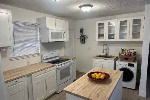 Villa ou maison à vendre à Fort Lauderdale, Floride: 2 chambres, 75.81 m2 № 2008334 - photo 25