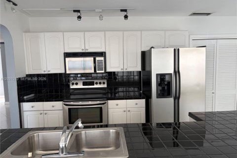 Снять в аренду виллу или дом в Холливуд, Флорида 3 спальни, 147.81м2, № 2066348 - фото 4