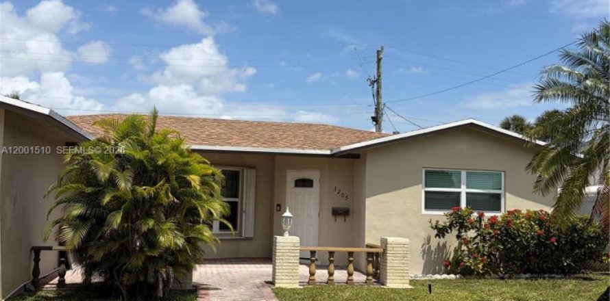 Дом в Холливуд, Флорида 3 спальни, 147.81м2 № 2066348