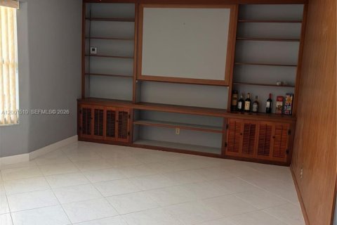 Снять в аренду виллу или дом в Холливуд, Флорида 3 спальни, 147.81м2, № 2066348 - фото 9