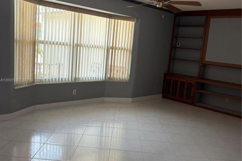 Снять в аренду виллу или дом в Холливуд, Флорида 3 спальни, 147.81м2, № 2066348 - фото 7